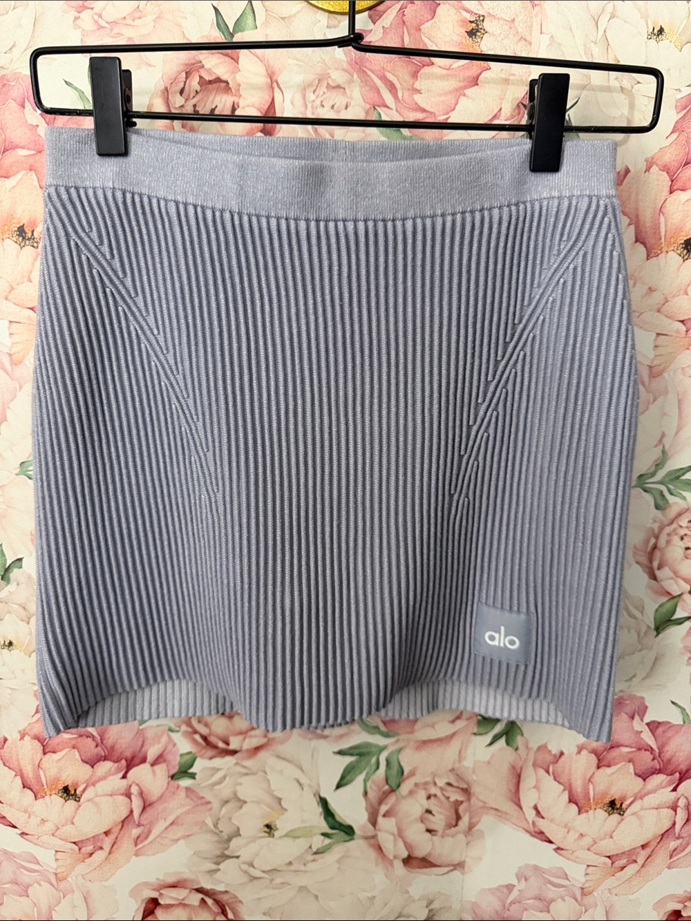 EUC Alo Yoga Denim Knit High-Waist Skirt Winter Frost size XS/S Built in Shorts